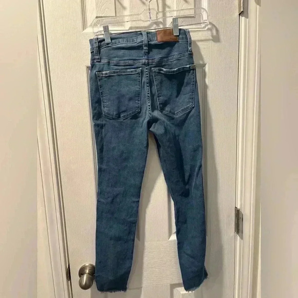 Madewell Highrise 10” Skinny Jeans Size 24P. 4 Button Closure. Rough Hem. - Picture 5 of 12